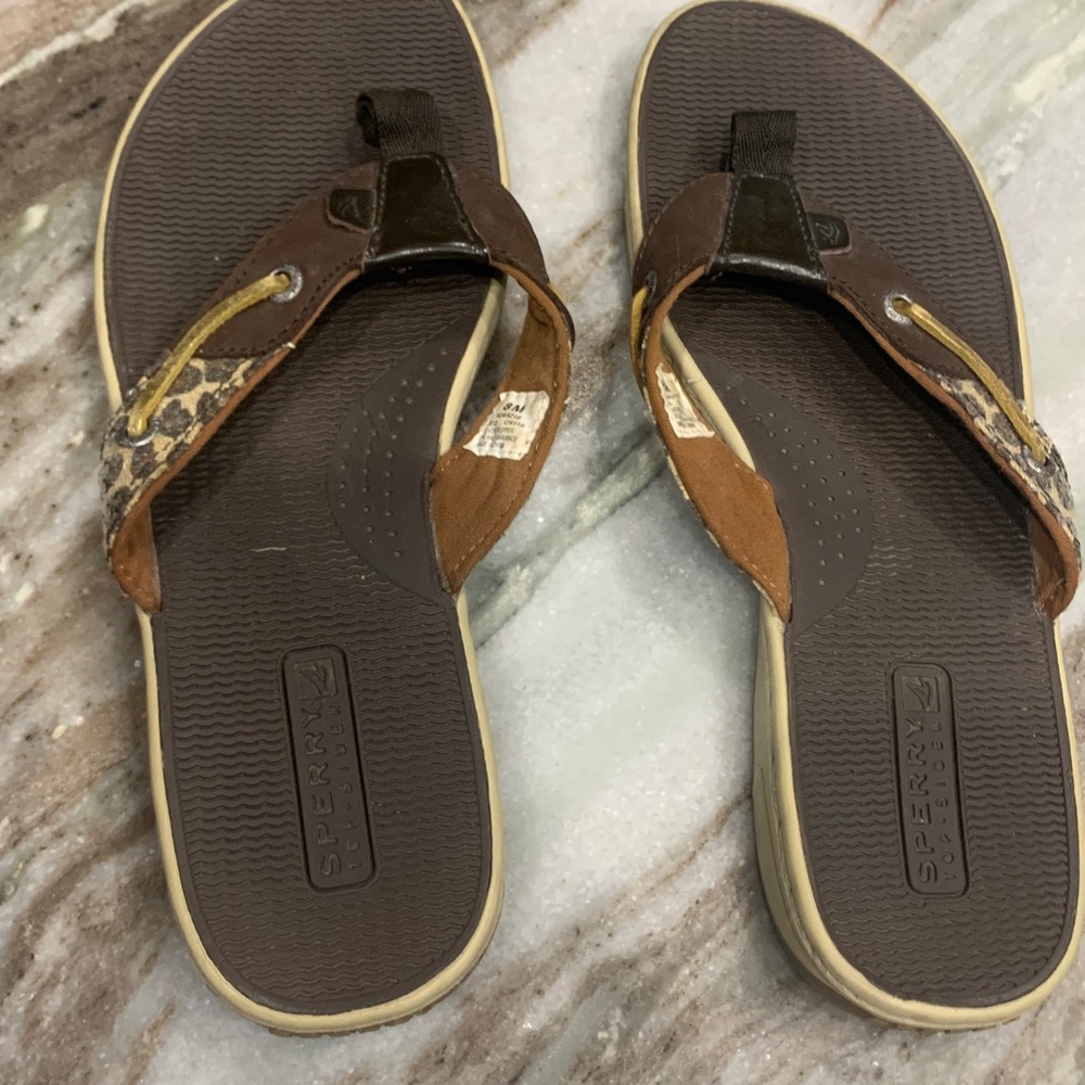 Sperry flip flops size 8M